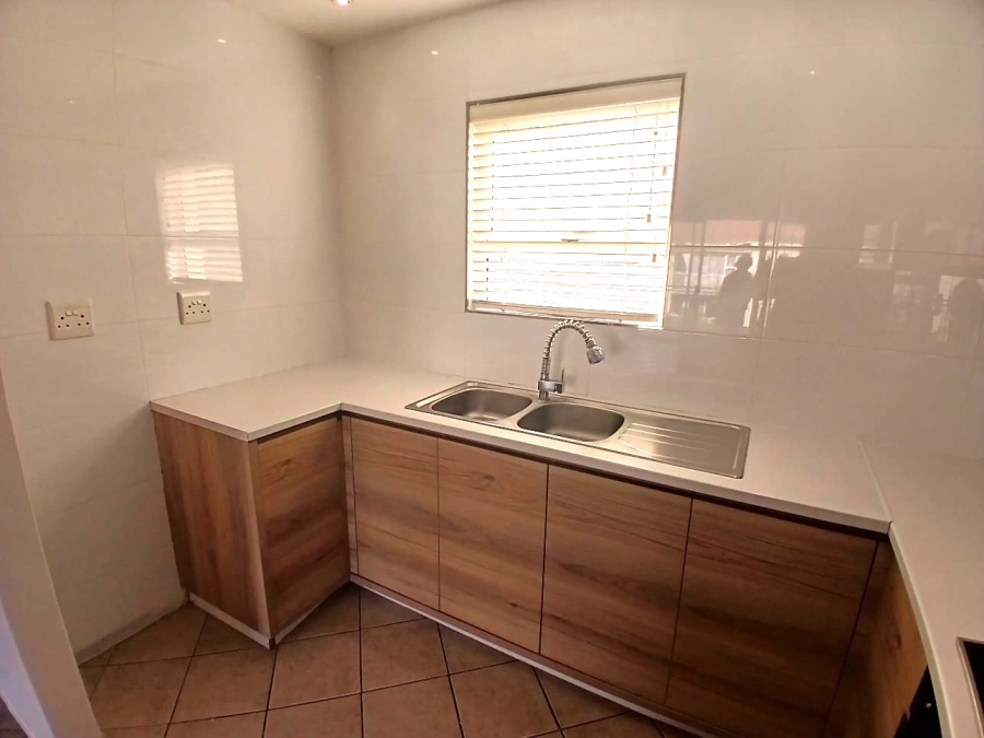 To Let 2 Bedroom Property for Rent in Whispering Pines Western Cape